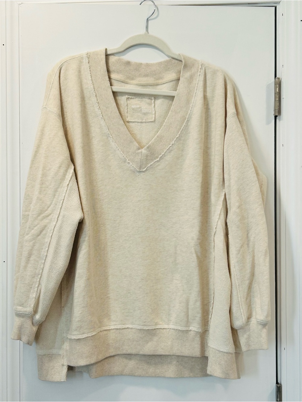 Aerie Vacay Cream “Heather Frost” V-Neck Oversized Sweatshirt Large EUC